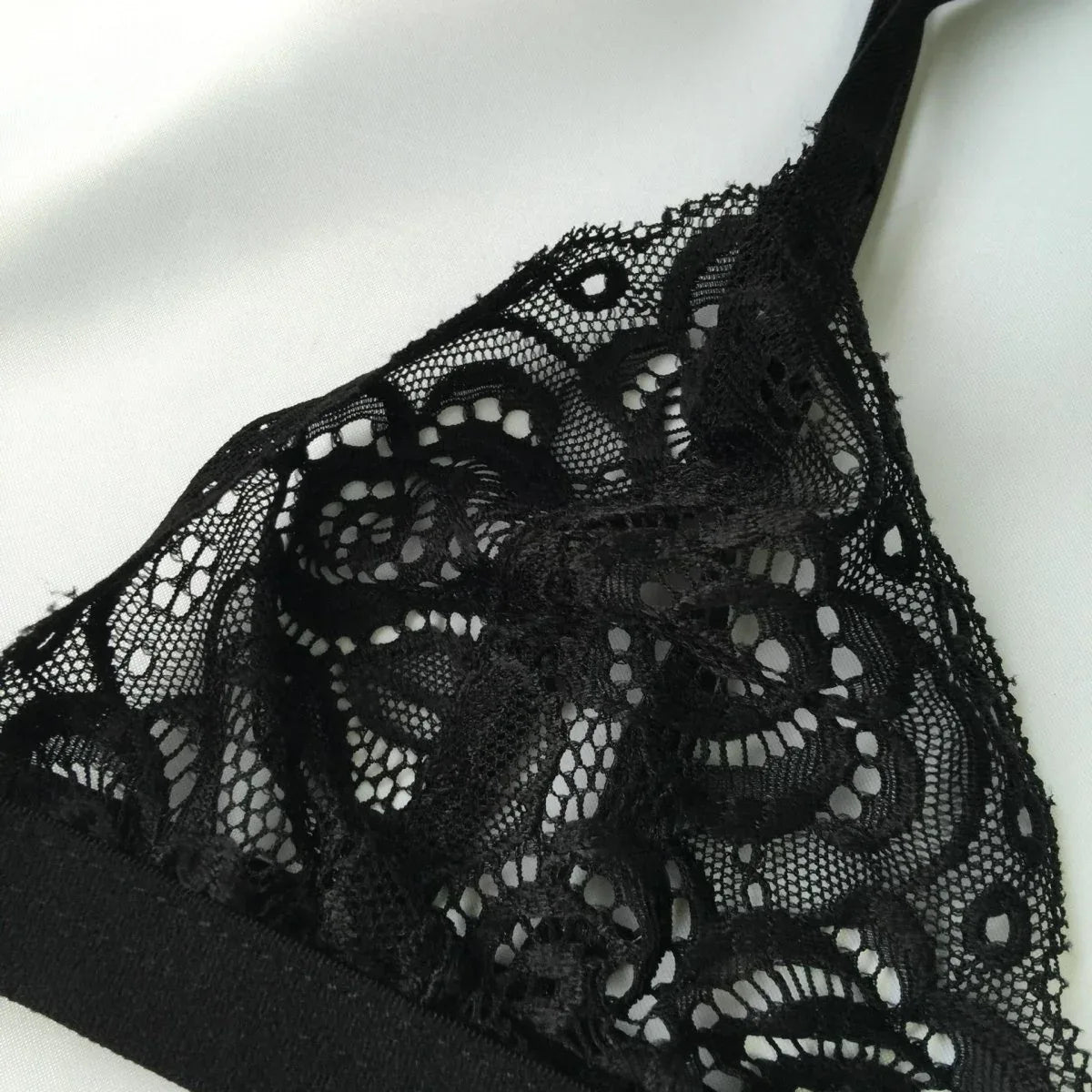 French Style Sexy Lace Wireless Bralette Veloura Intimate