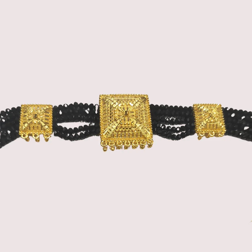 Traditional Gold-Plated Black Beaded Necklace with Square Pendant Design Veloura Intimate