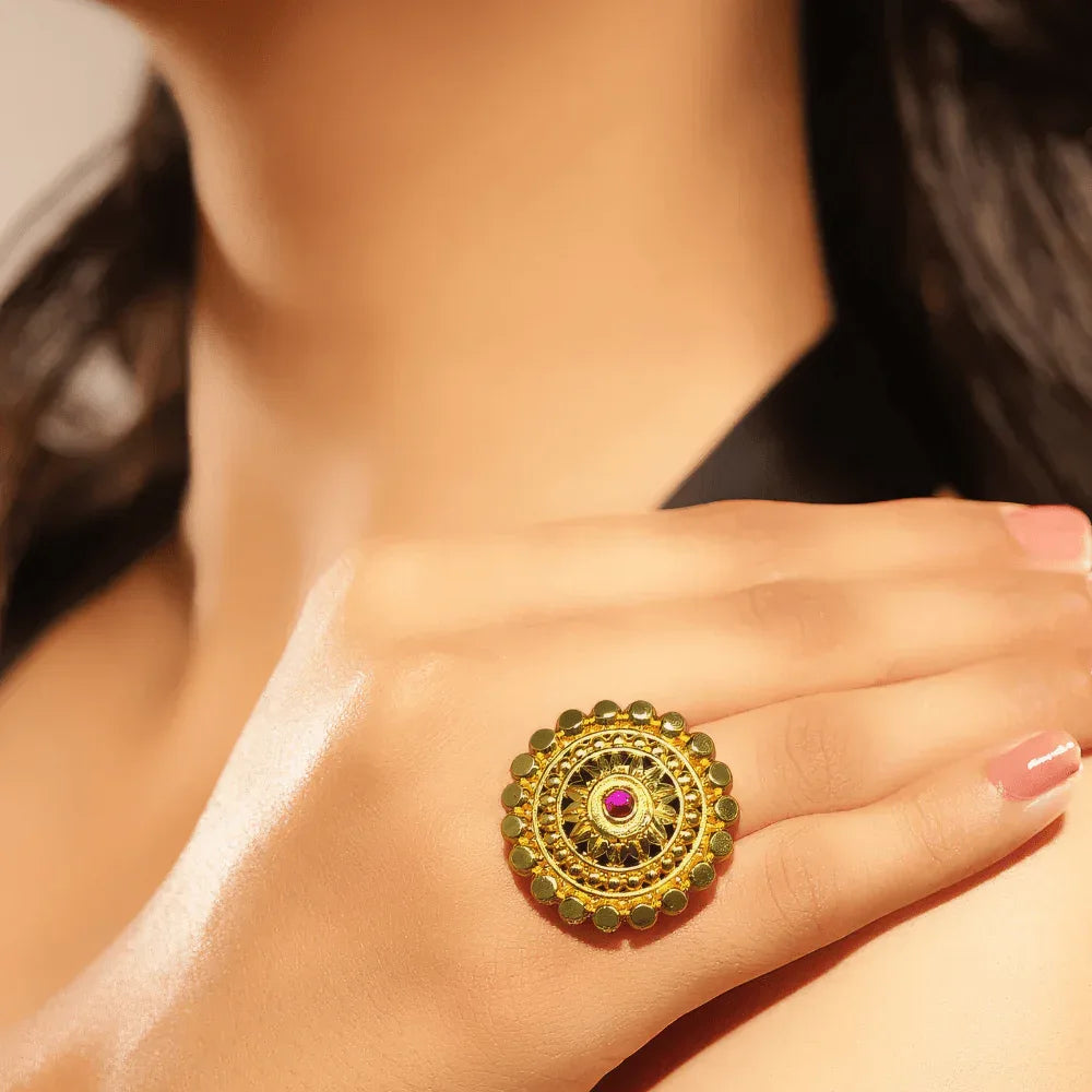 Traditional Gold-Plated Statement Ring with Red Stone Veloura Intimate